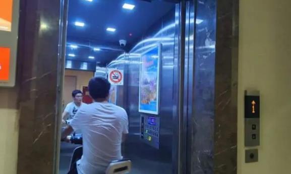 “电梯困人”自动发送提醒,AI智能探头识别不文明行为!3500台电梯将完成智慧升级